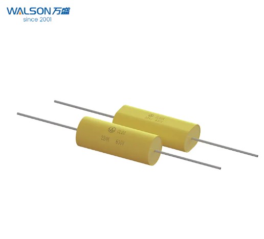 O que faz com que o capacitor de filme de poliéster metalizado CL20 (tipo axial) se destaque?