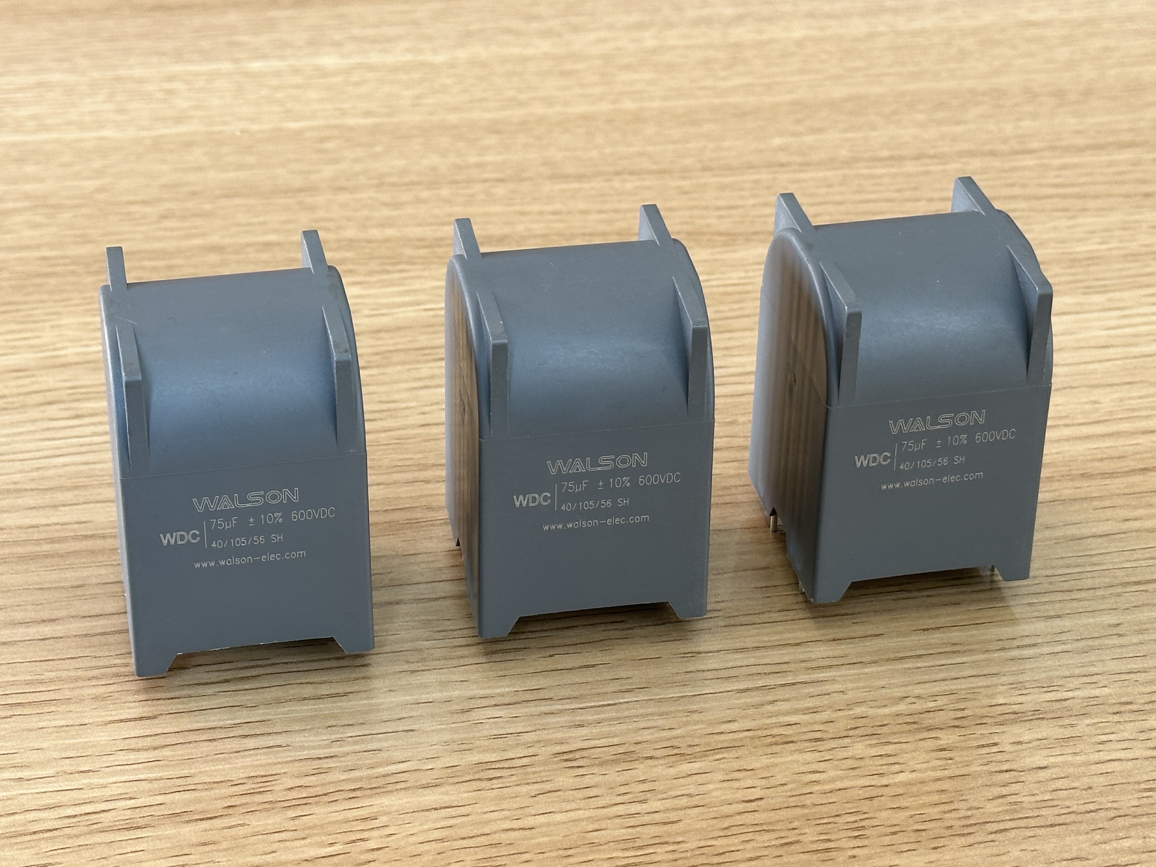 Interpretação dos parâmetros ESR/ESL de capacitores de filme e seu importante impacto na operação do equipamento